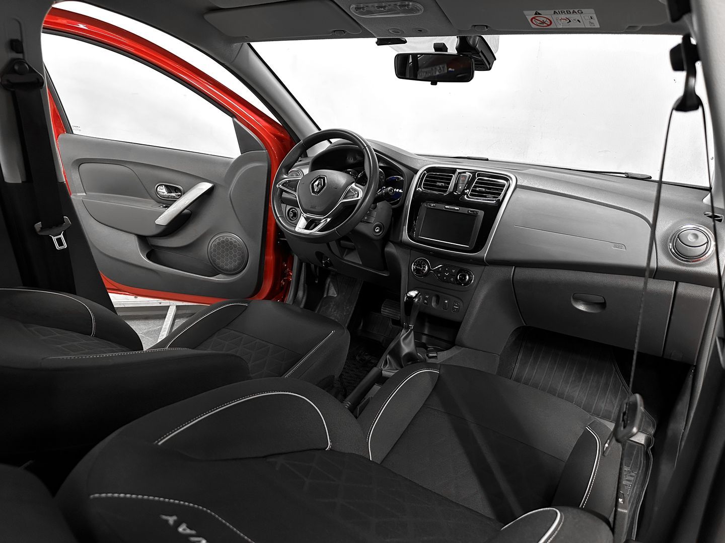 Renault Sandero, II Рестайлинг Stepway 1.6 AT (102 л.с.)