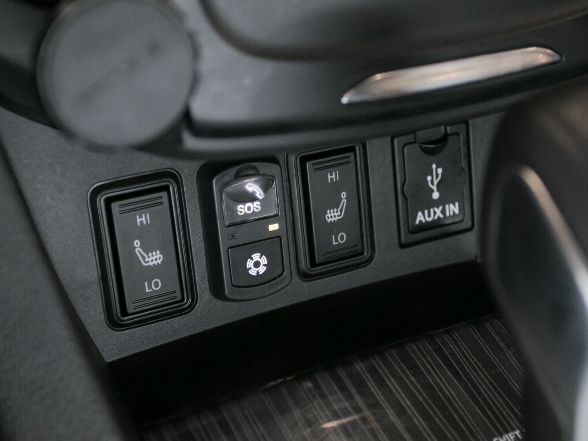 Dongfeng AX7, I 2.0 AT (140 л.с.)