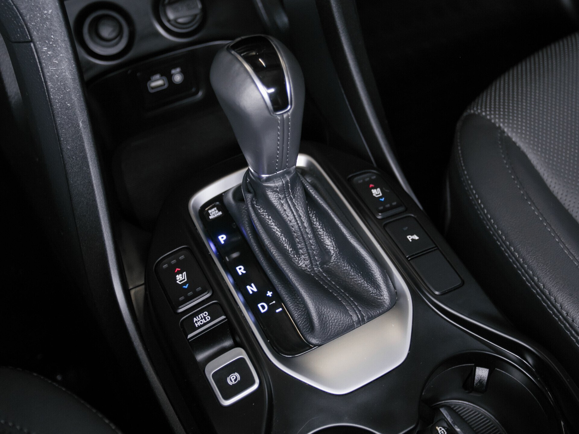 Hyundai Santa Fe, III Рестайлинг 2.4 AT (171 л.с.) 4WD