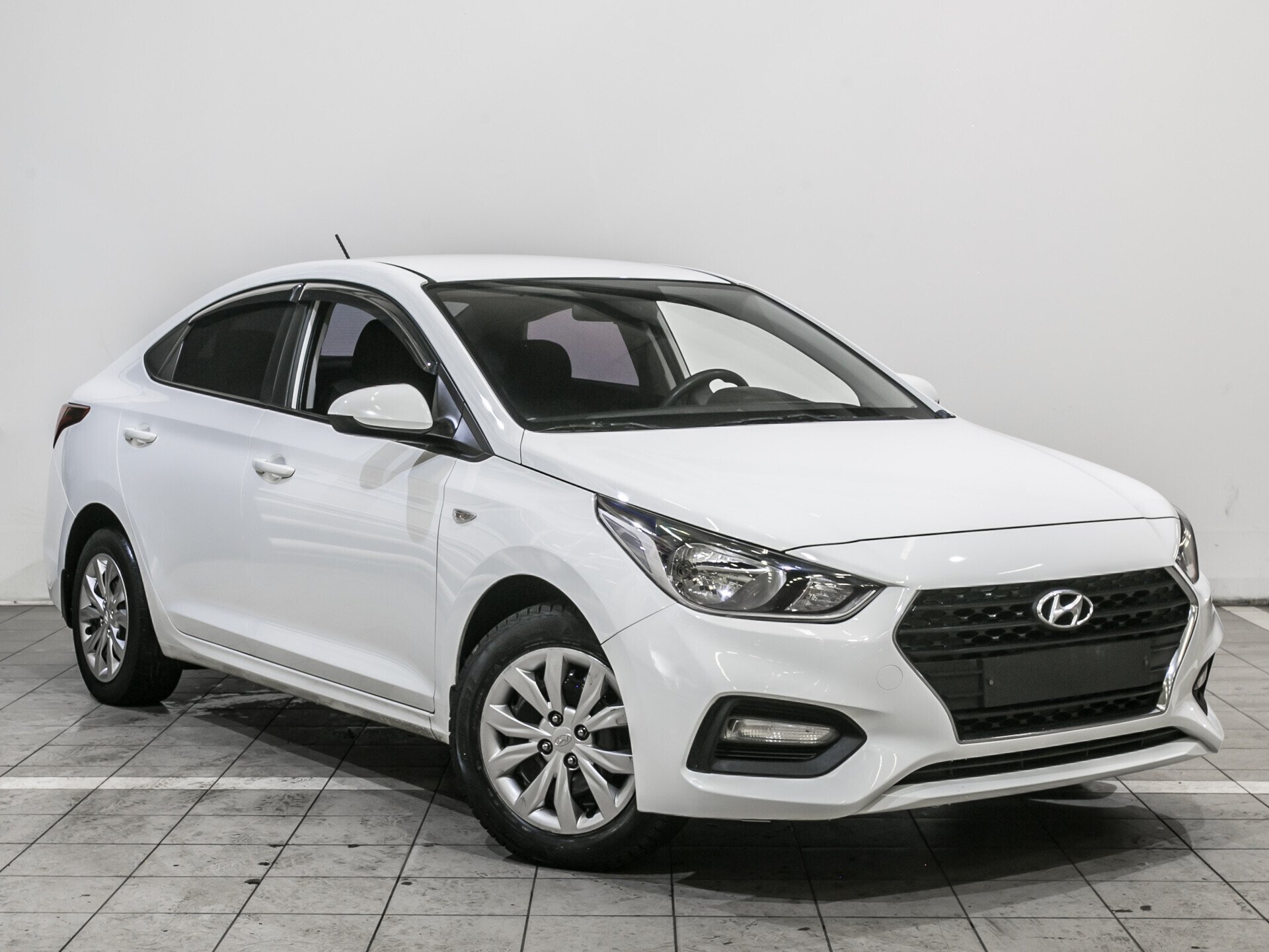 Hyundai Solaris, II 1.4 AT (100 л.с.)