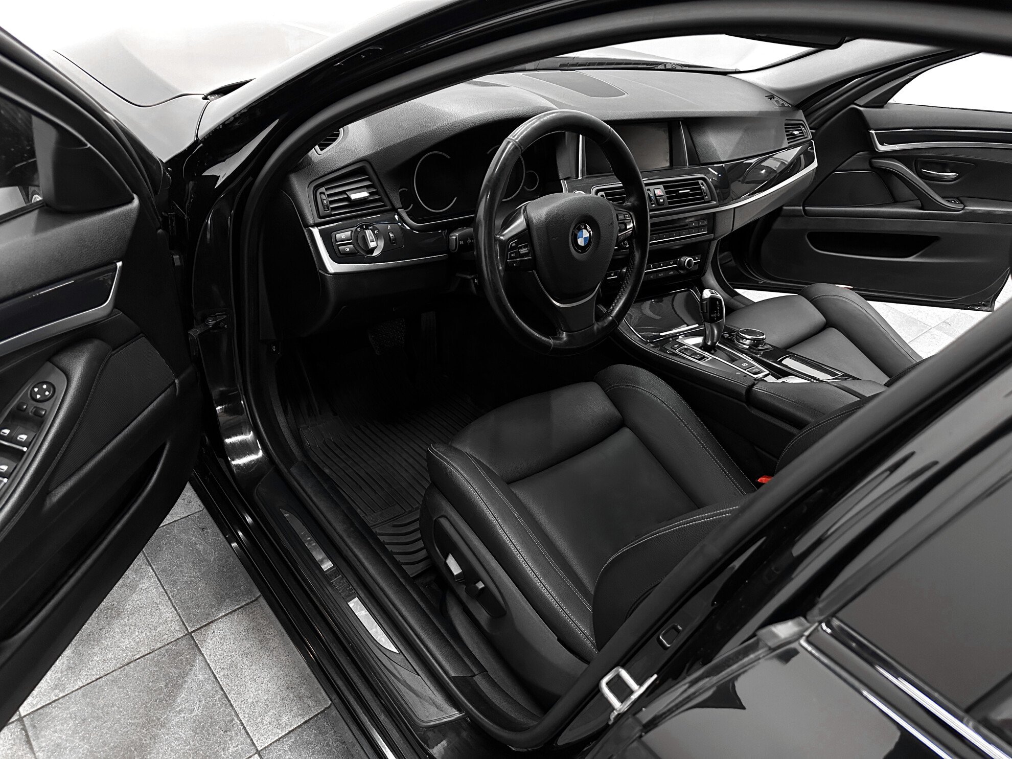 BMW 5 серии, VI (F10/F11/F07) Рестайлинг 520i 2.0 AT (184 л.с.)