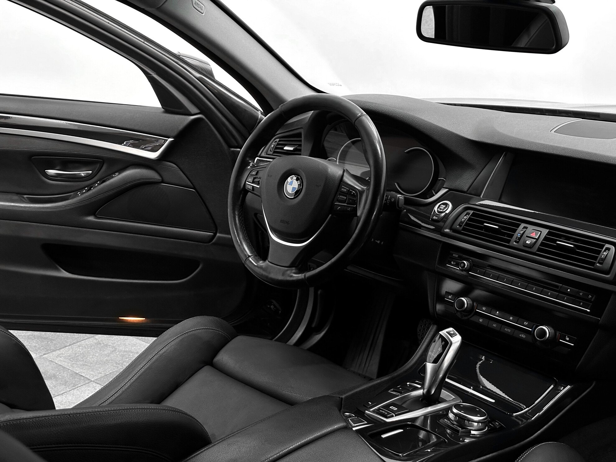 BMW 5 серии, VI (F10/F11/F07) Рестайлинг 520i 2.0 AT (184 л.с.)