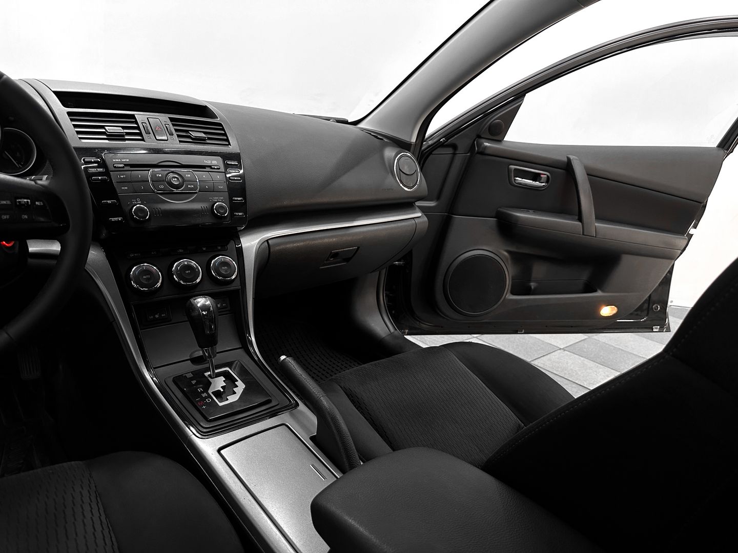 Mazda 6, II (GH) Рестайлинг 2.0 AT (147 л.с.)