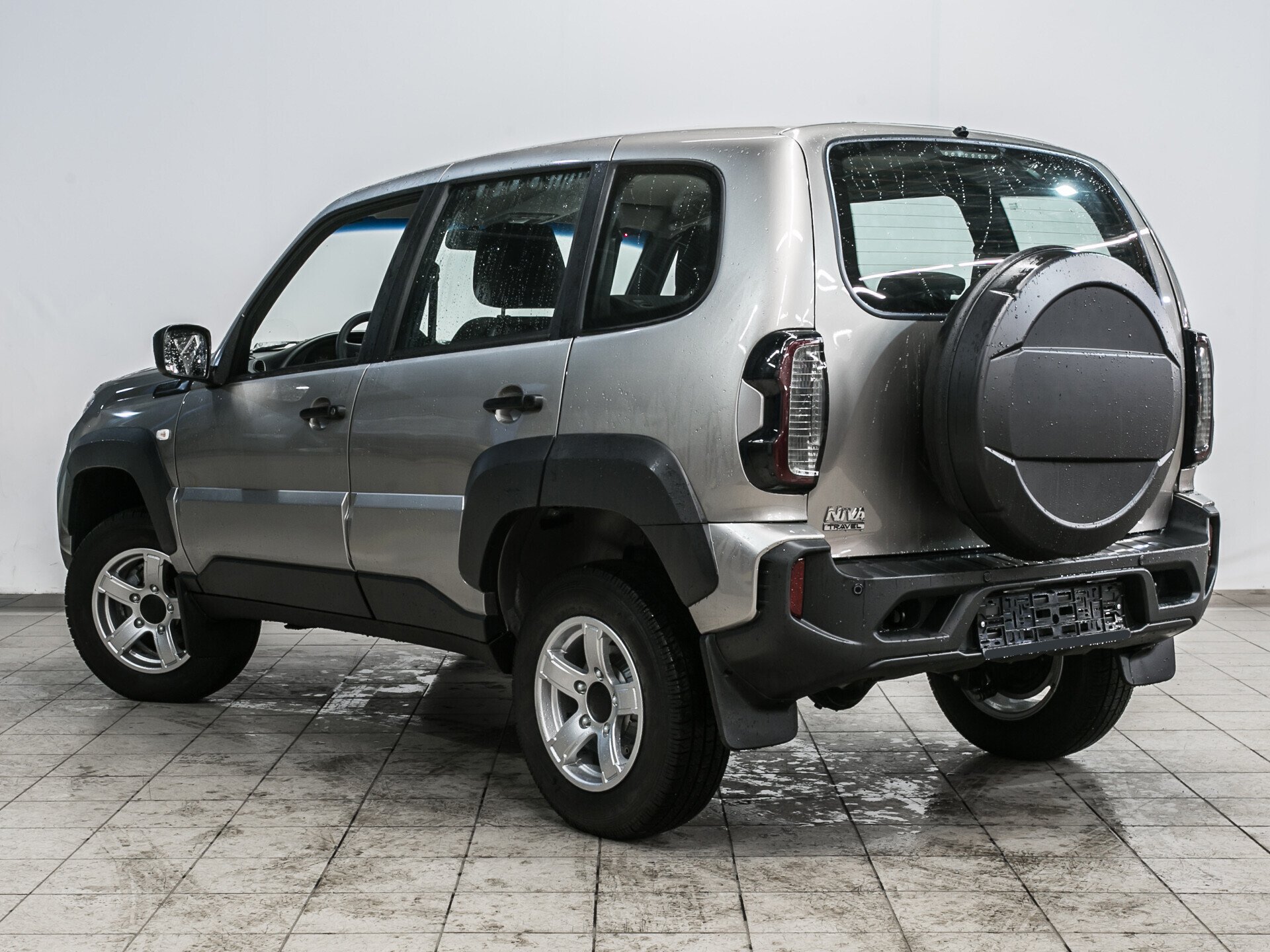 LADA (ВАЗ) Niva, I Рестайлинг (Travel) 1.7 MT (80 л.с.) 4WD