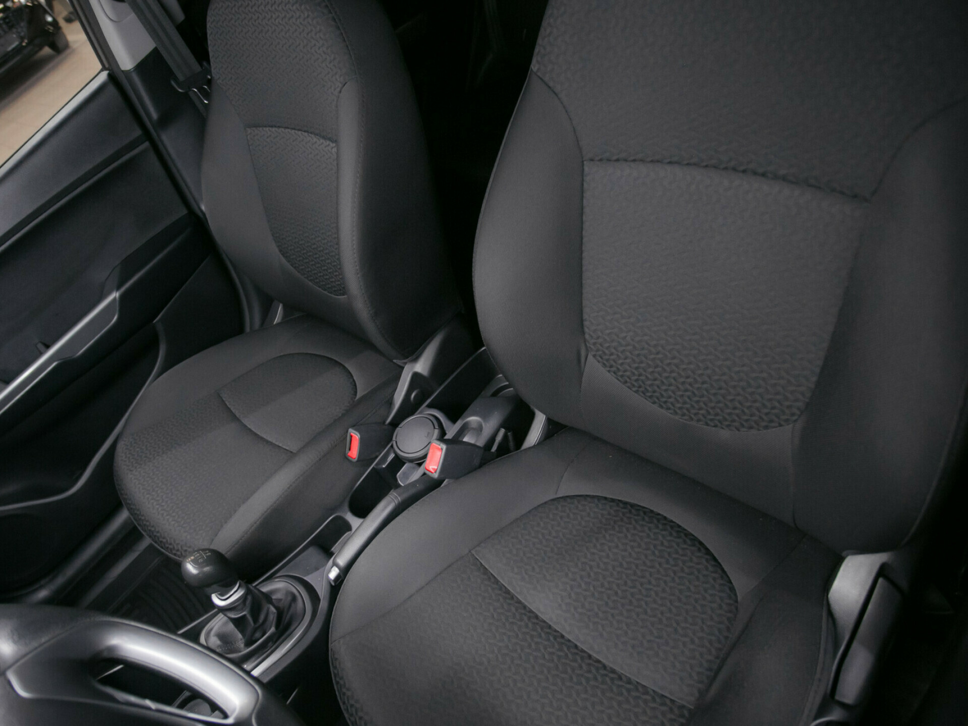 Kia Rio, III Рестайлинг 1.4 MT (107 л.с.)