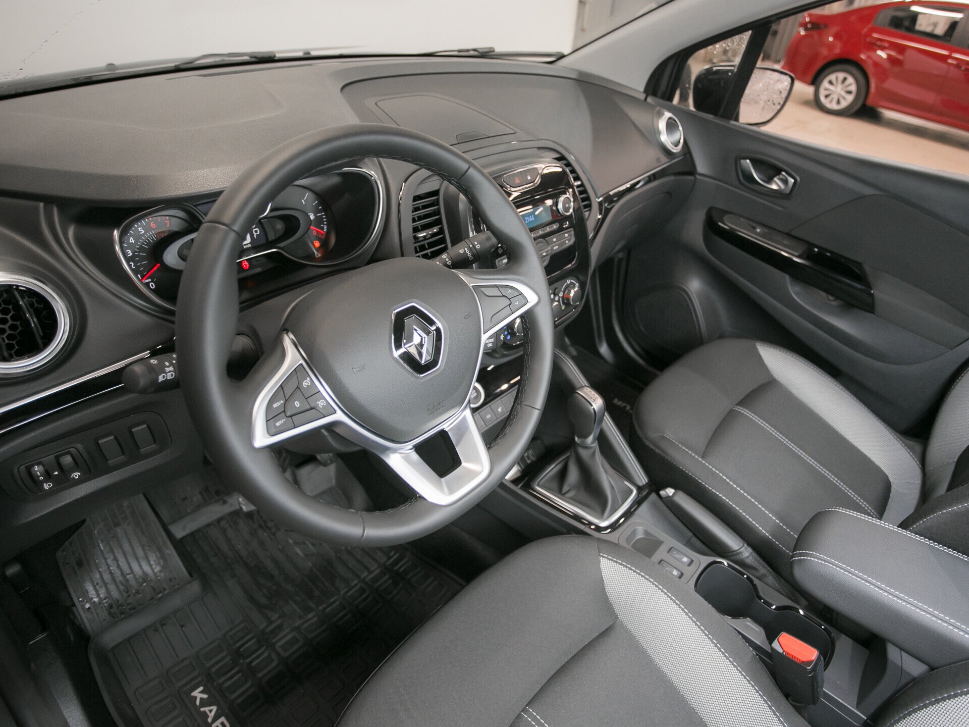 Renault Kaptur, I Рестайлинг 1.6 CVT (114 л.с.)