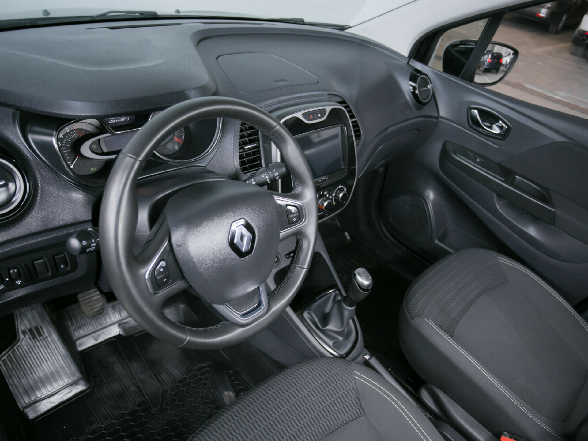 Renault Kaptur, I 1.6 MT (114 л.с.)