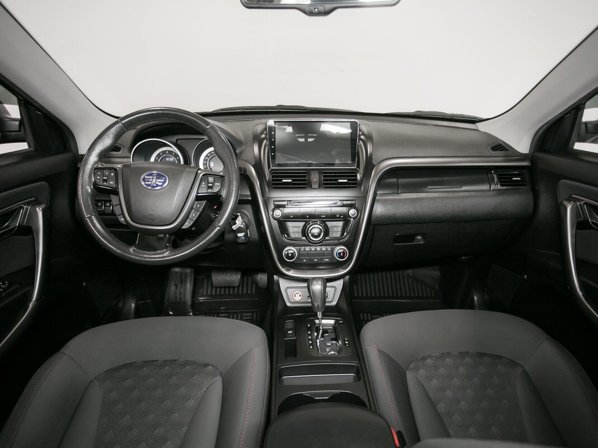 FAW Besturn X80, I 2.0 AT (142 л.с.)