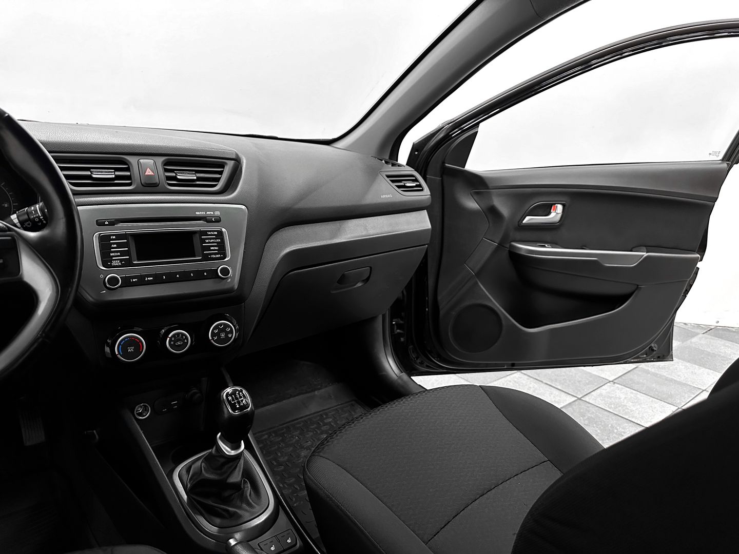 Kia Rio, III Рестайлинг 1.6 MT (123 л.с.)