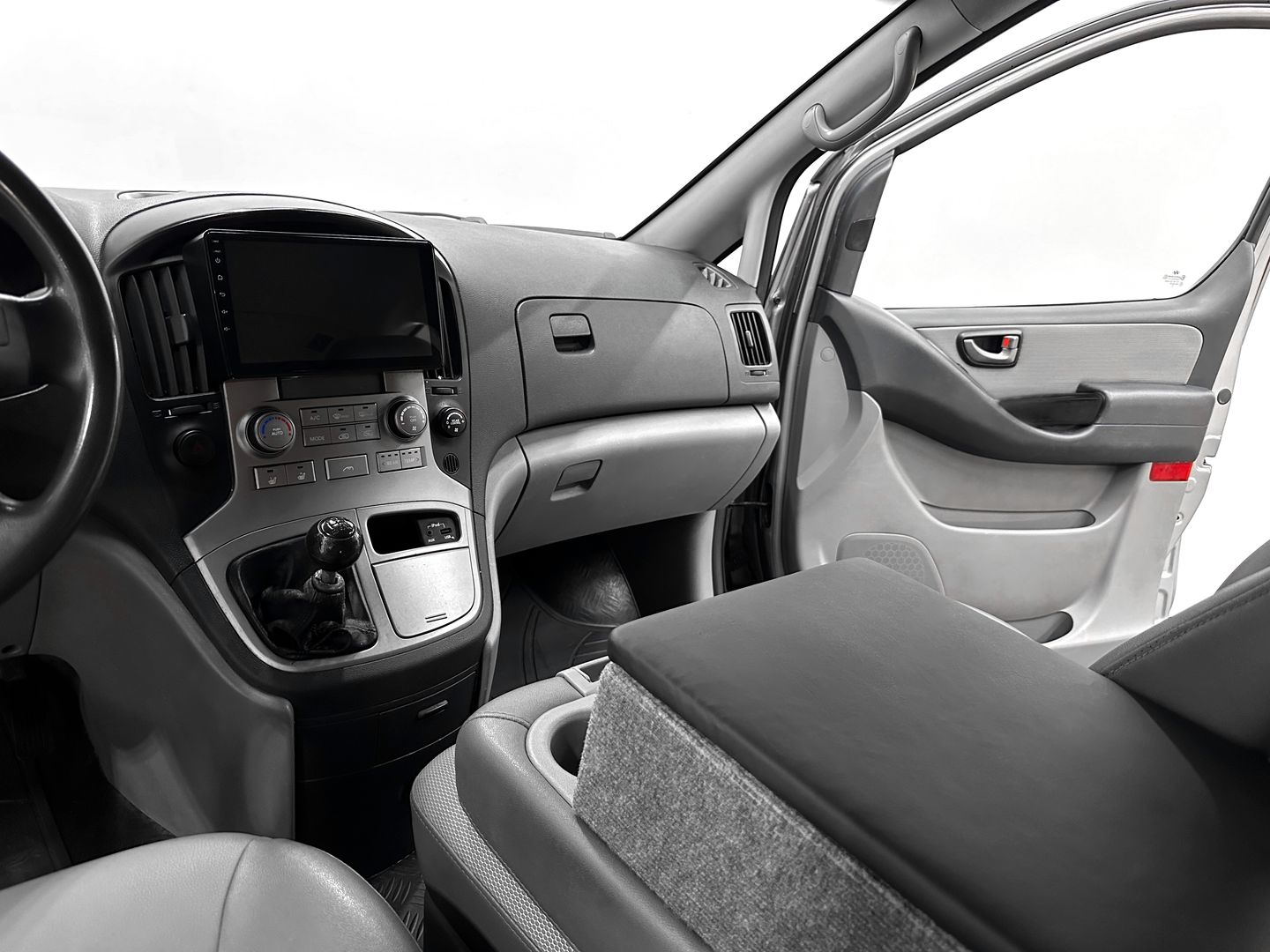 Hyundai Grand Starex, I 2.5d MT (145 л.с.)