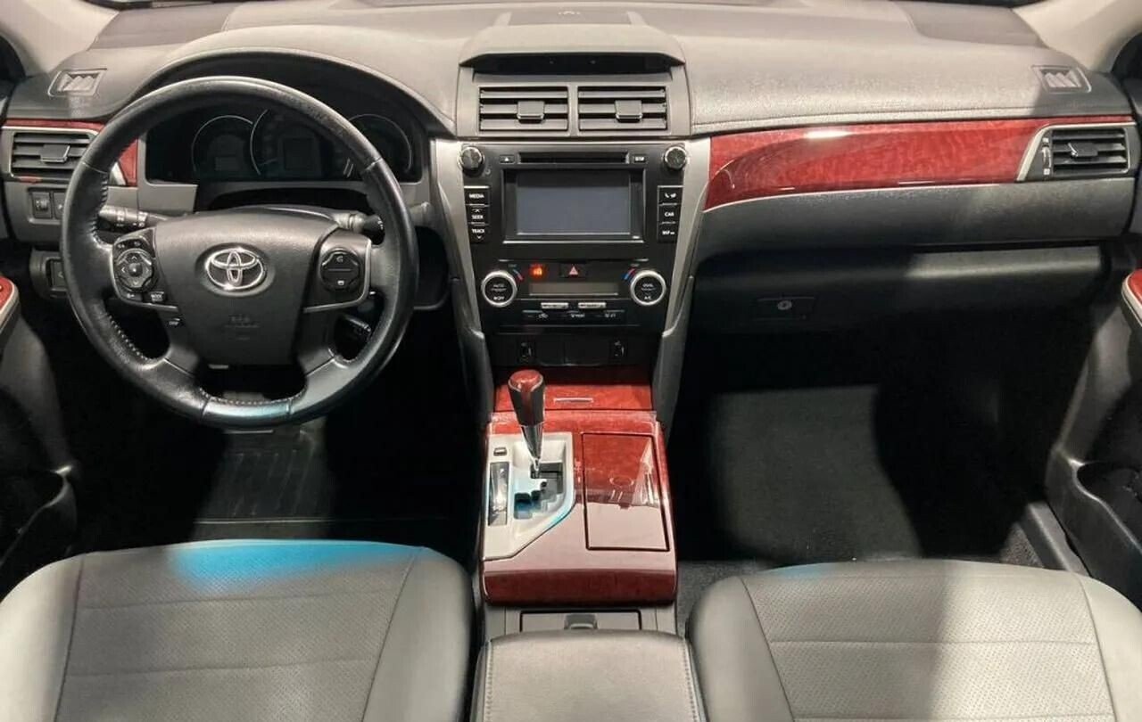 Toyota Camry, VII (XV50) 2.5 AT (181 л.с.)