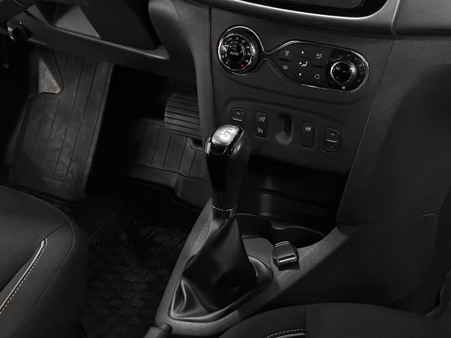 Renault Sandero, II Рестайлинг Stepway 1.6 AT (102 л.с.)