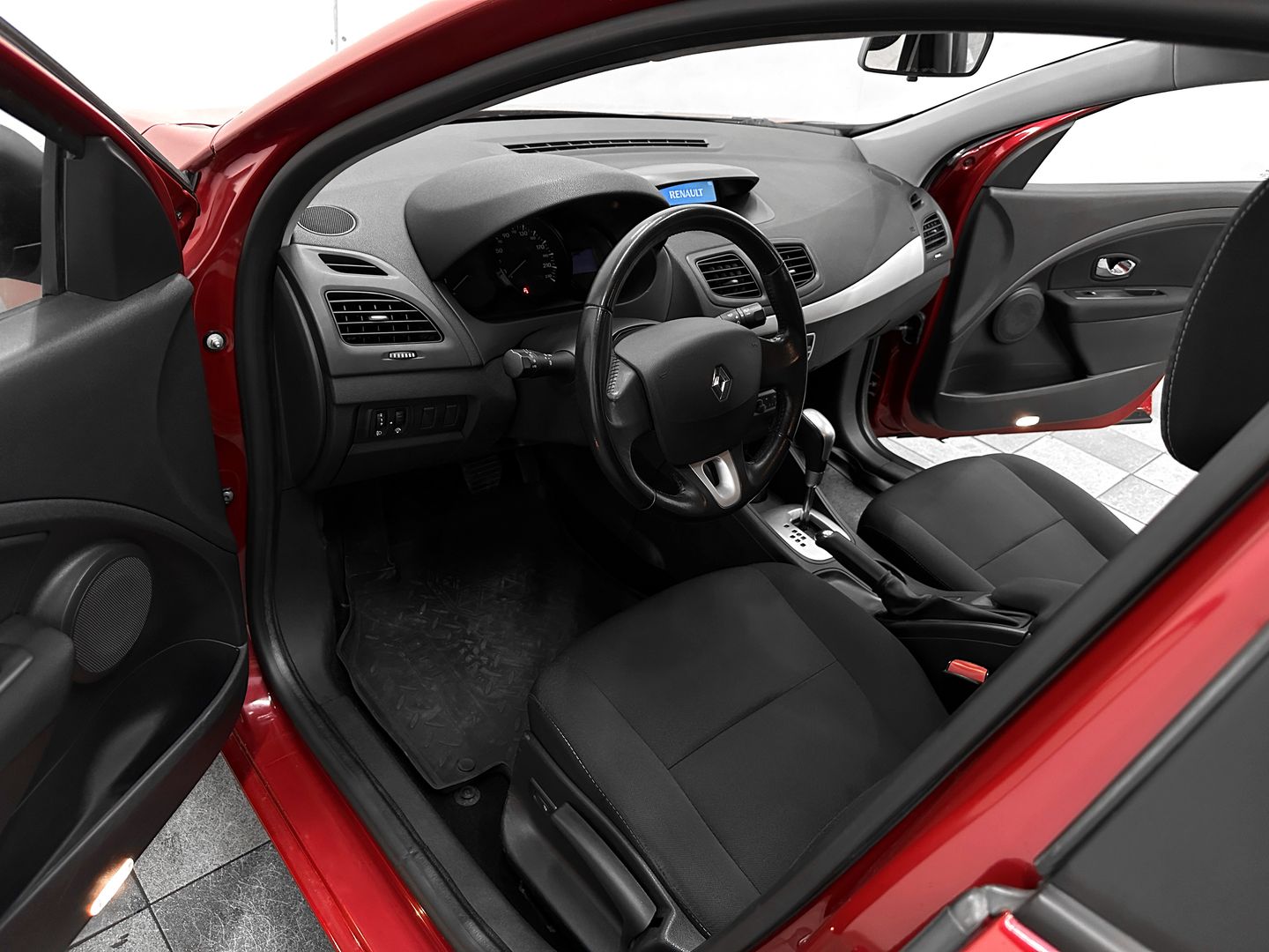 Renault Megane, III Рестайлинг 1.6 AT (106 л.с.)