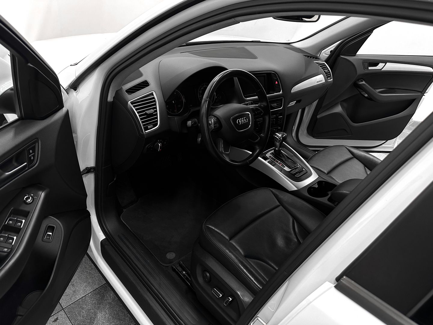 Audi Q5, I (8R) Рестайлинг 2.0 AT (225 л.с.) 4WD