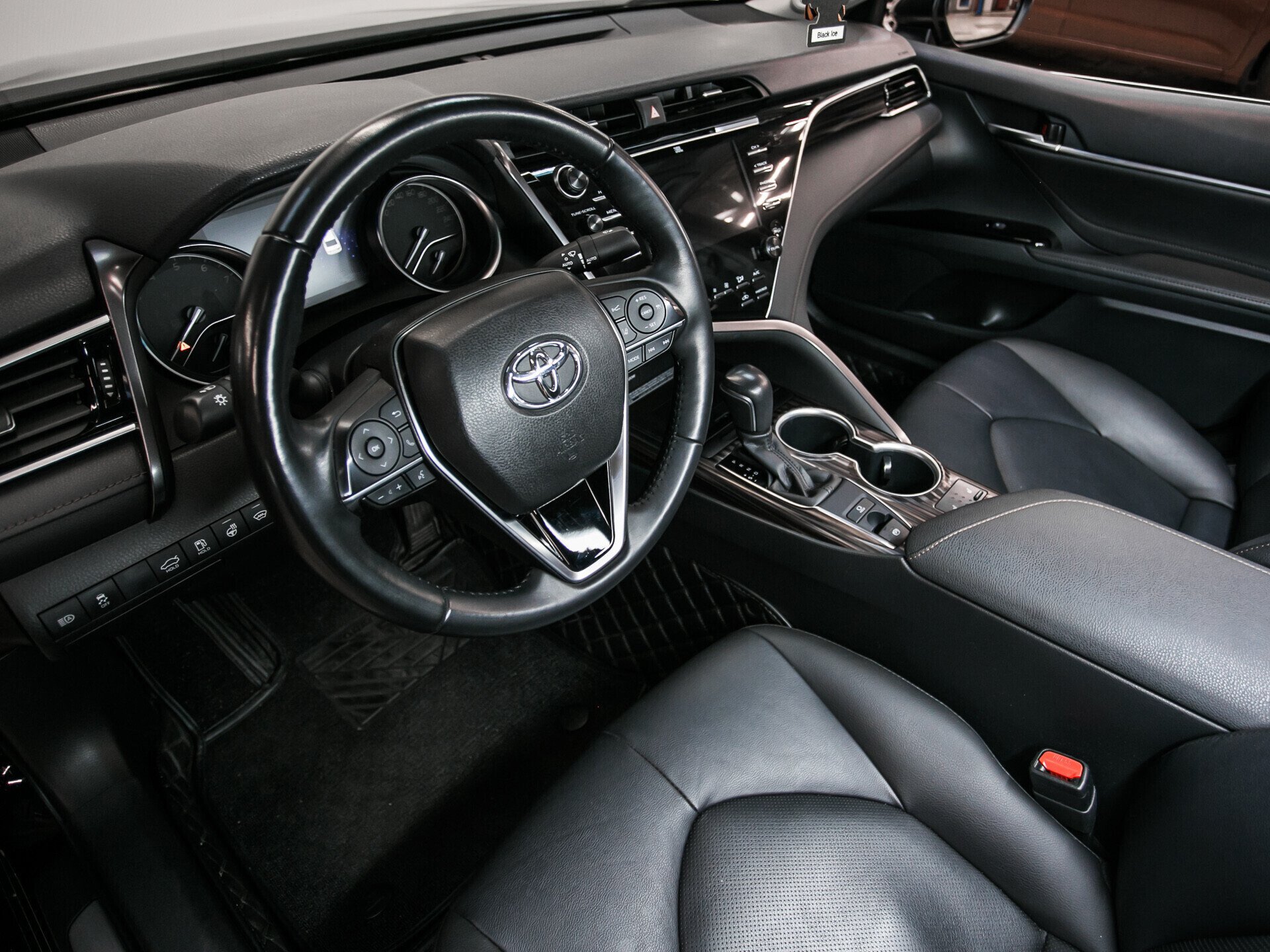 Toyota Camry, VIII (XV70) 2.5 AT (181 л.с.)