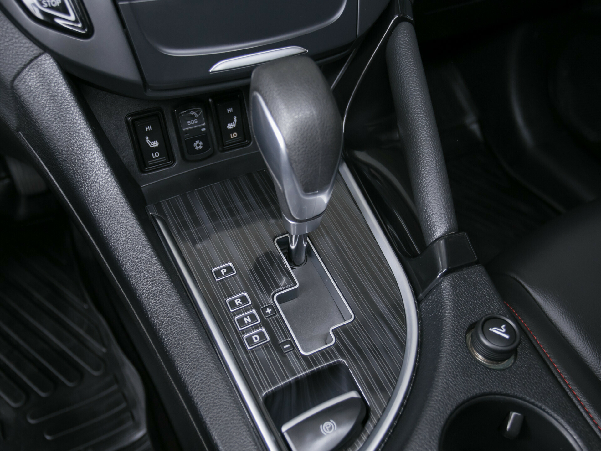 Dongfeng AX7, I 2.0 AT (140 л.с.)