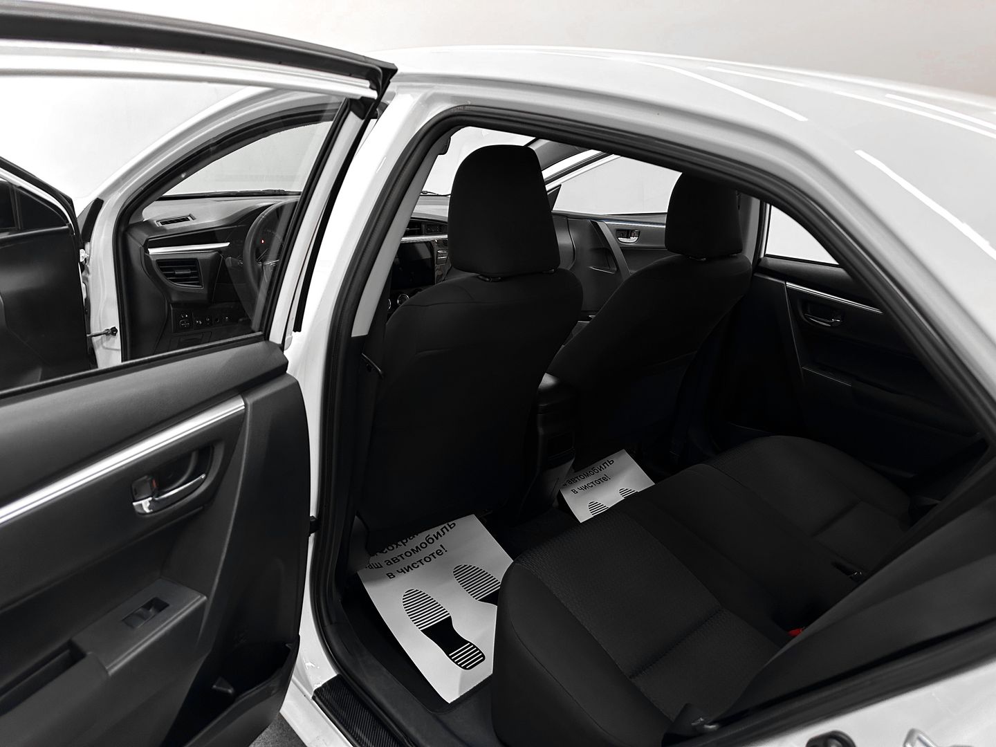 Toyota Corolla, XI (E160, E170, E180) 1.6 CVT (122 л.с.)
