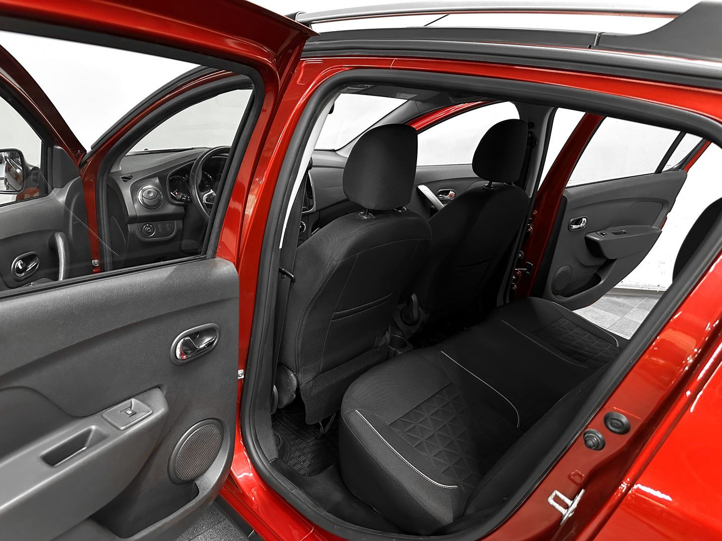 Renault Sandero, II Рестайлинг Stepway 1.6 AT (102 л.с.)