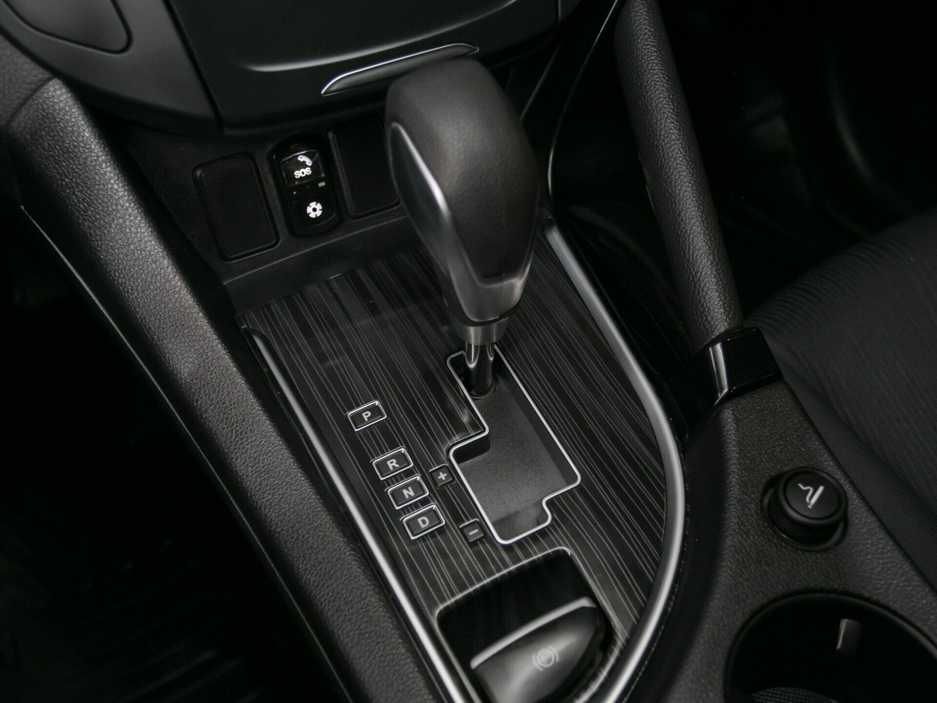 Dongfeng AX7, I 2.0 AT (140 л.с.)
