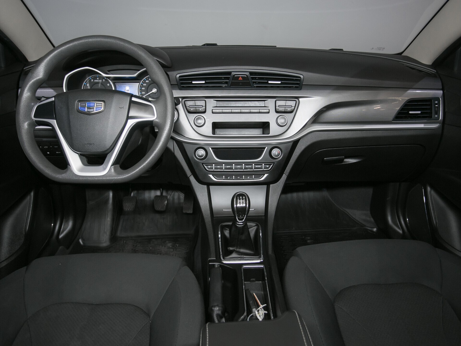 Geely Emgrand 7, I Рестайлинг 1.5 MT (103 л.с.)