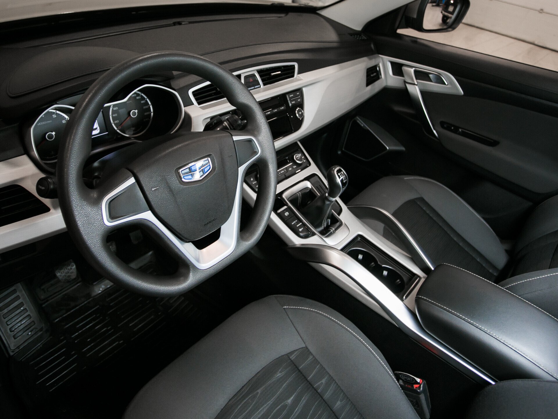 Geely Atlas, I 2.0 MT (139 л.с.)
