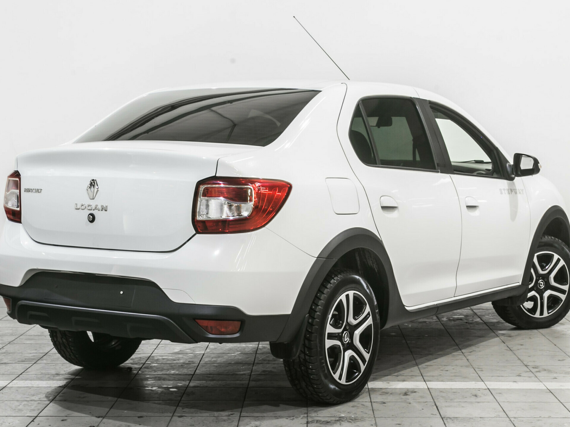 Renault Logan, II Рестайлинг Stepway 1.6 CVT (113 л.с.)