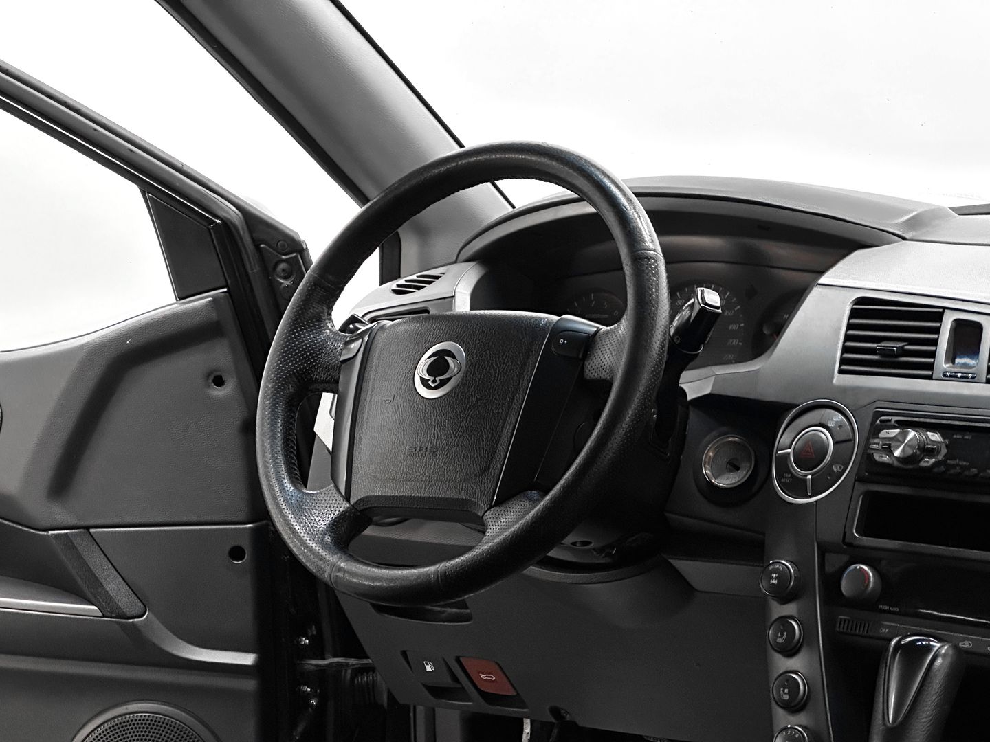 SsangYong Kyron, I Рестайлинг 5-speed 2.0d AT (141 л.с.) 4WD