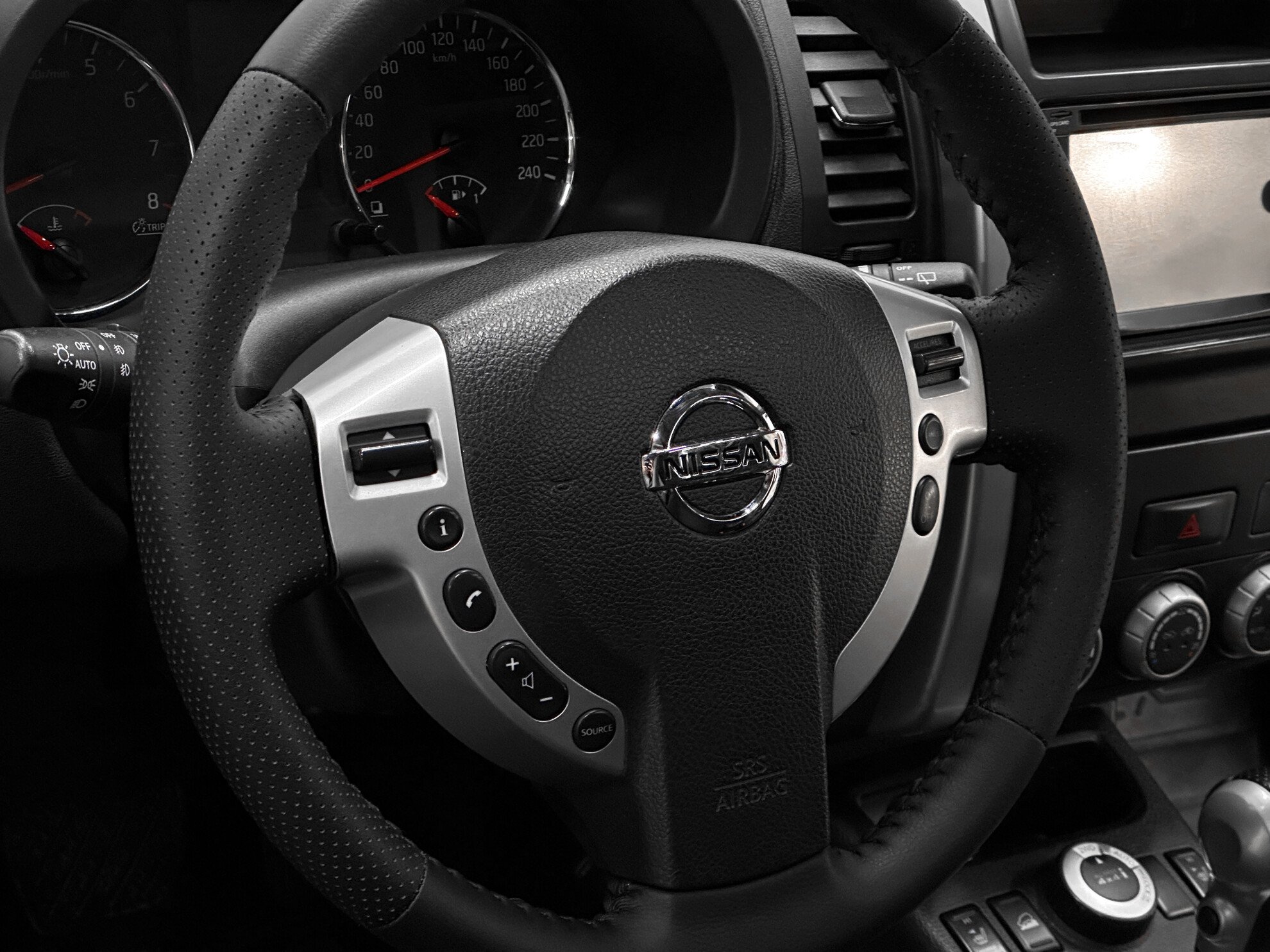 Nissan X-Trail, II Рестайлинг 2.0 CVT (141 л.с.) 4WD