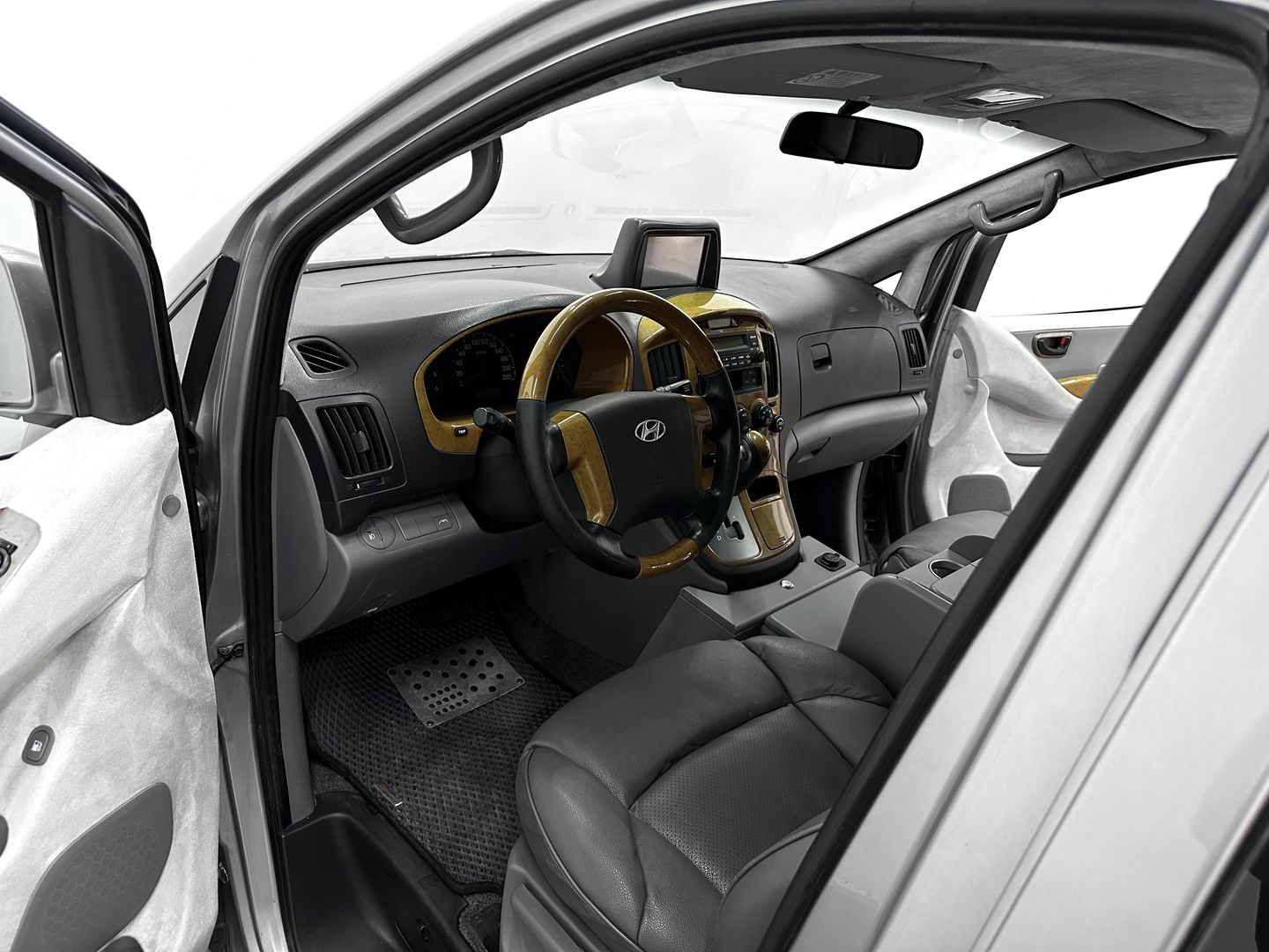 Hyundai Grand Starex, I 2.5d AT (145 л.с.)
