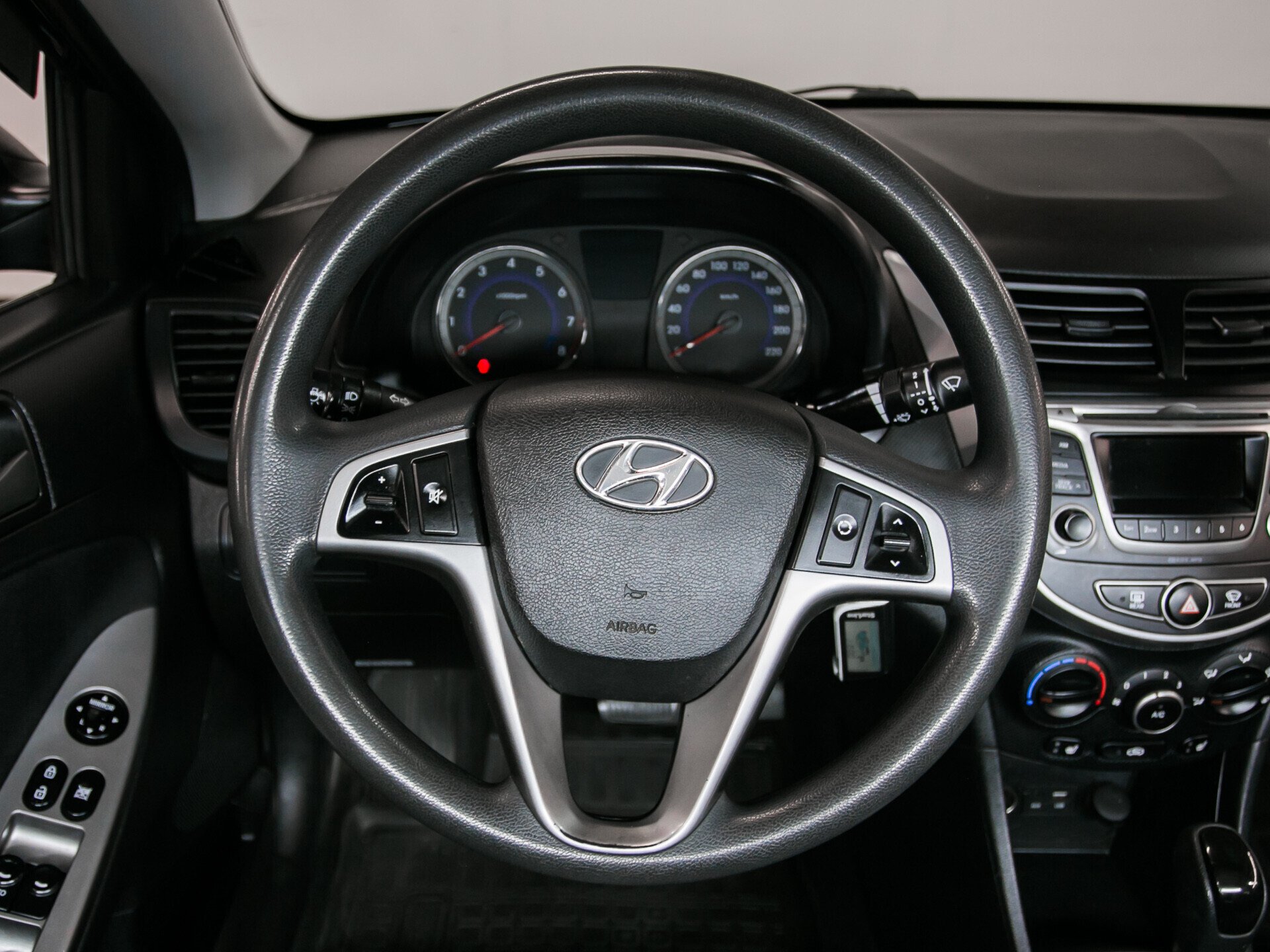 Hyundai Solaris, I Рестайлинг 1.6 AT (123 л.с.)