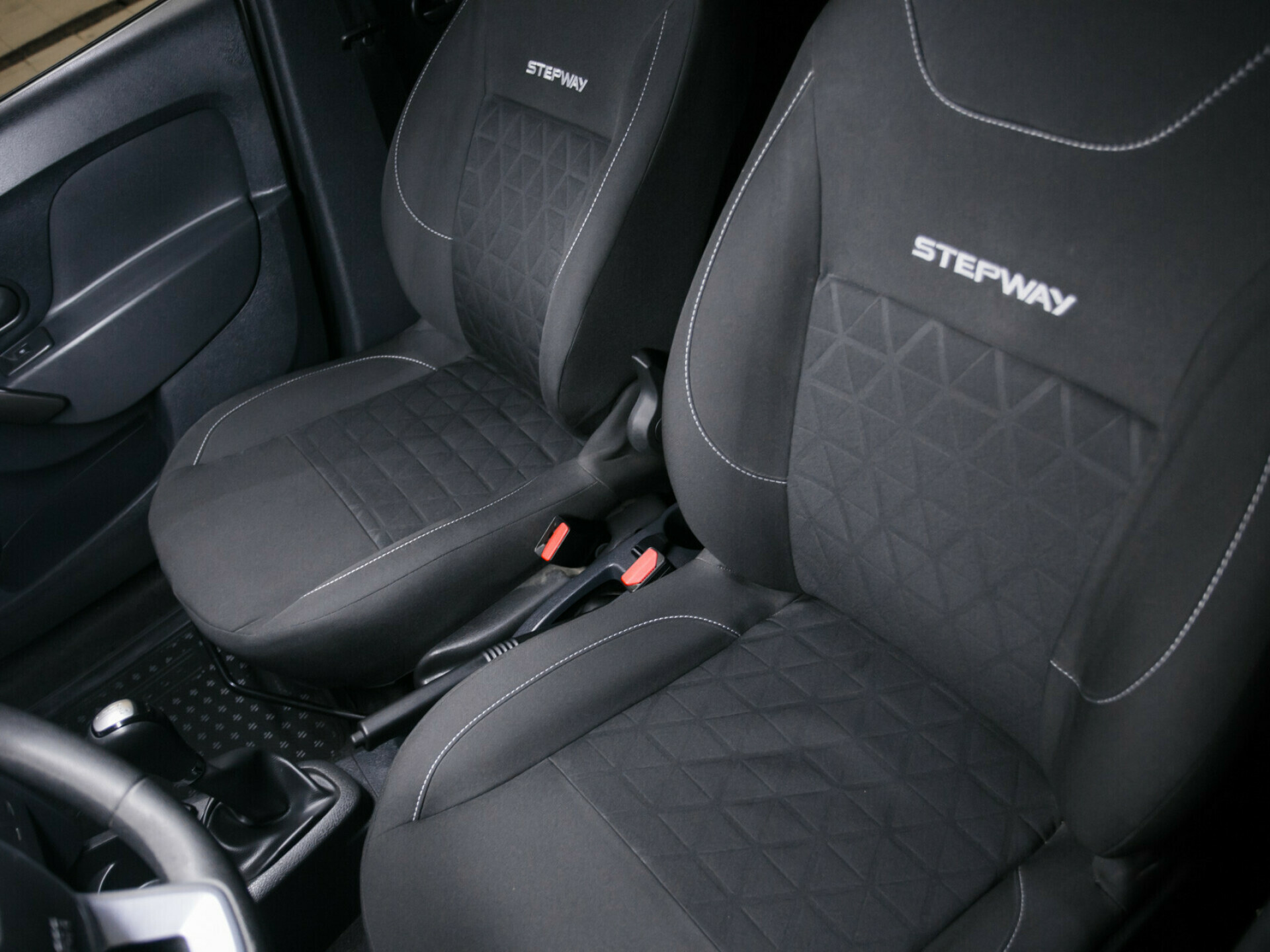 Renault Logan, II Рестайлинг Stepway 1.6 CVT (113 л.с.)
