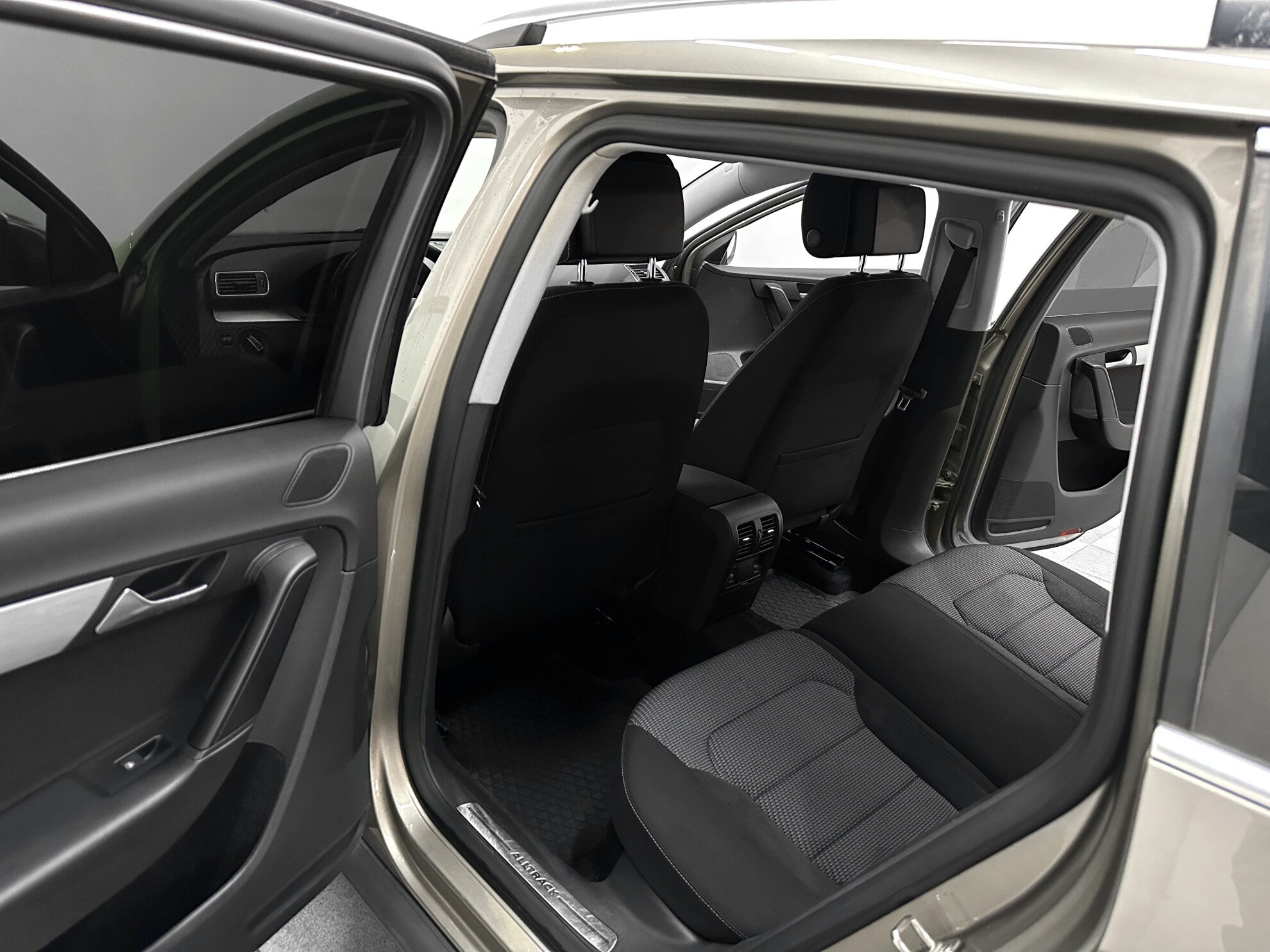 Volkswagen Passat, B7 Alltrack 2.0 AMT (210 л.с.) 4WD