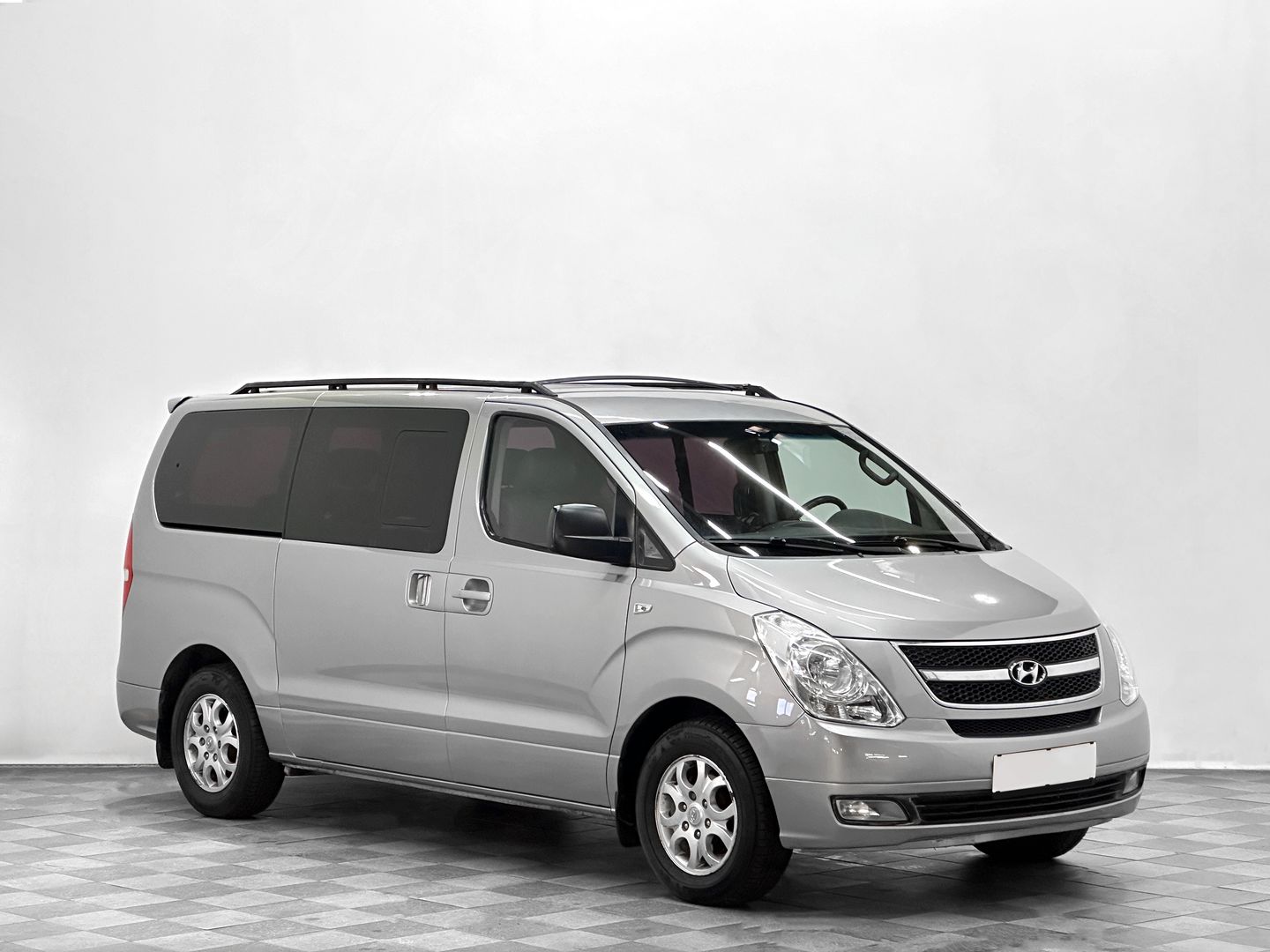 Hyundai Grand Starex, I 2.5d MT (145 л.с.)