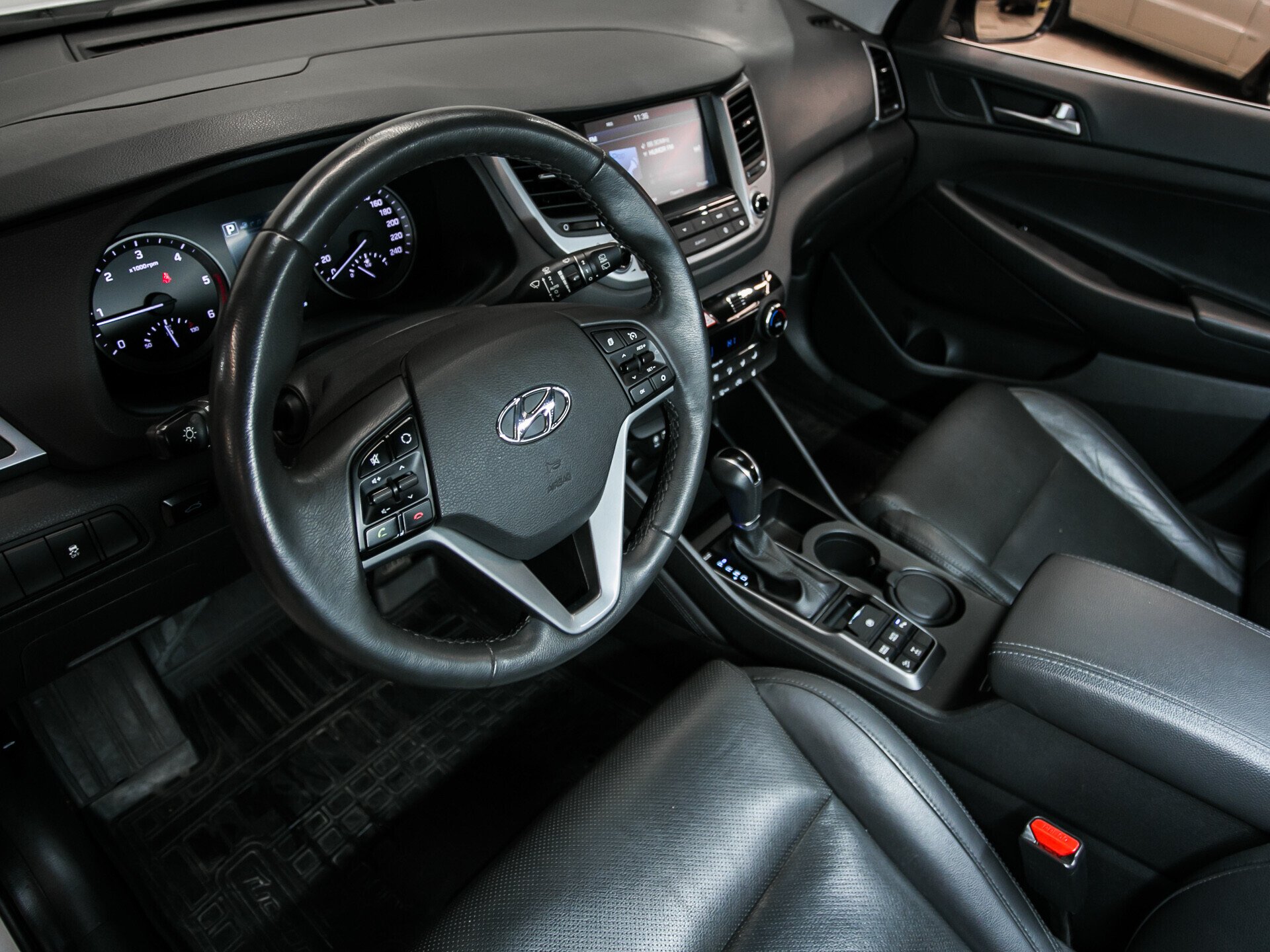 Hyundai Tucson, III 2.0d AT (185 л.с.) 4WD