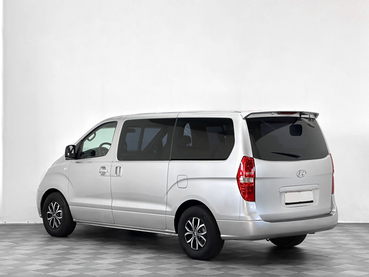 Hyundai Grand Starex, I 2.5d AT (174 л.с.)