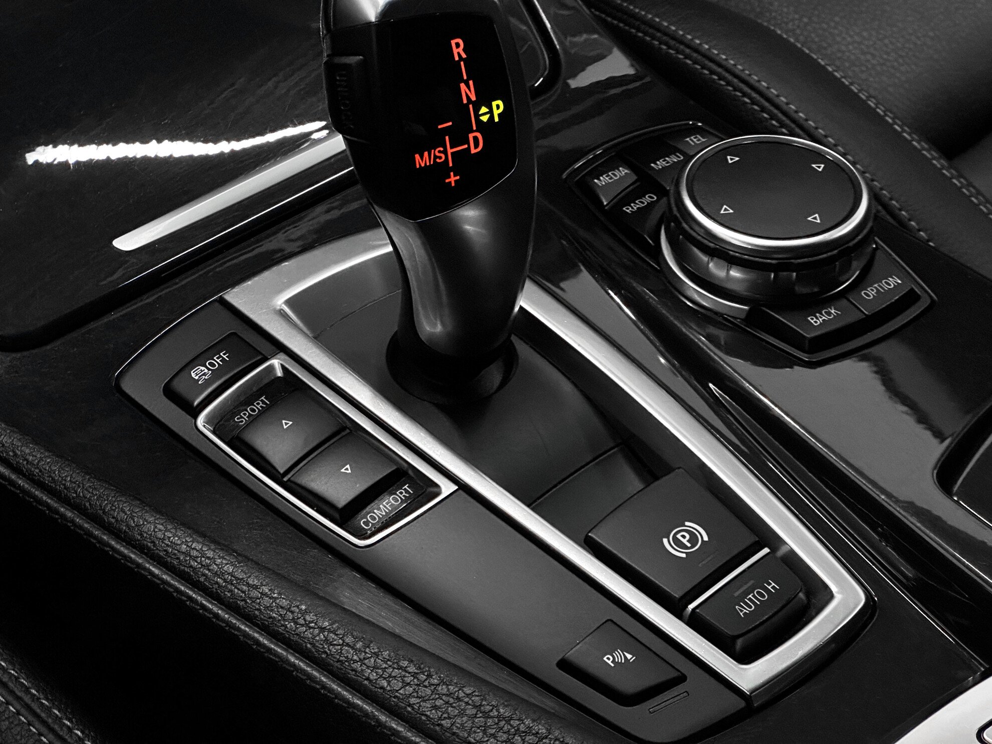 BMW 5 серии, VI (F10/F11/F07) Рестайлинг 520i 2.0 AT (184 л.с.)