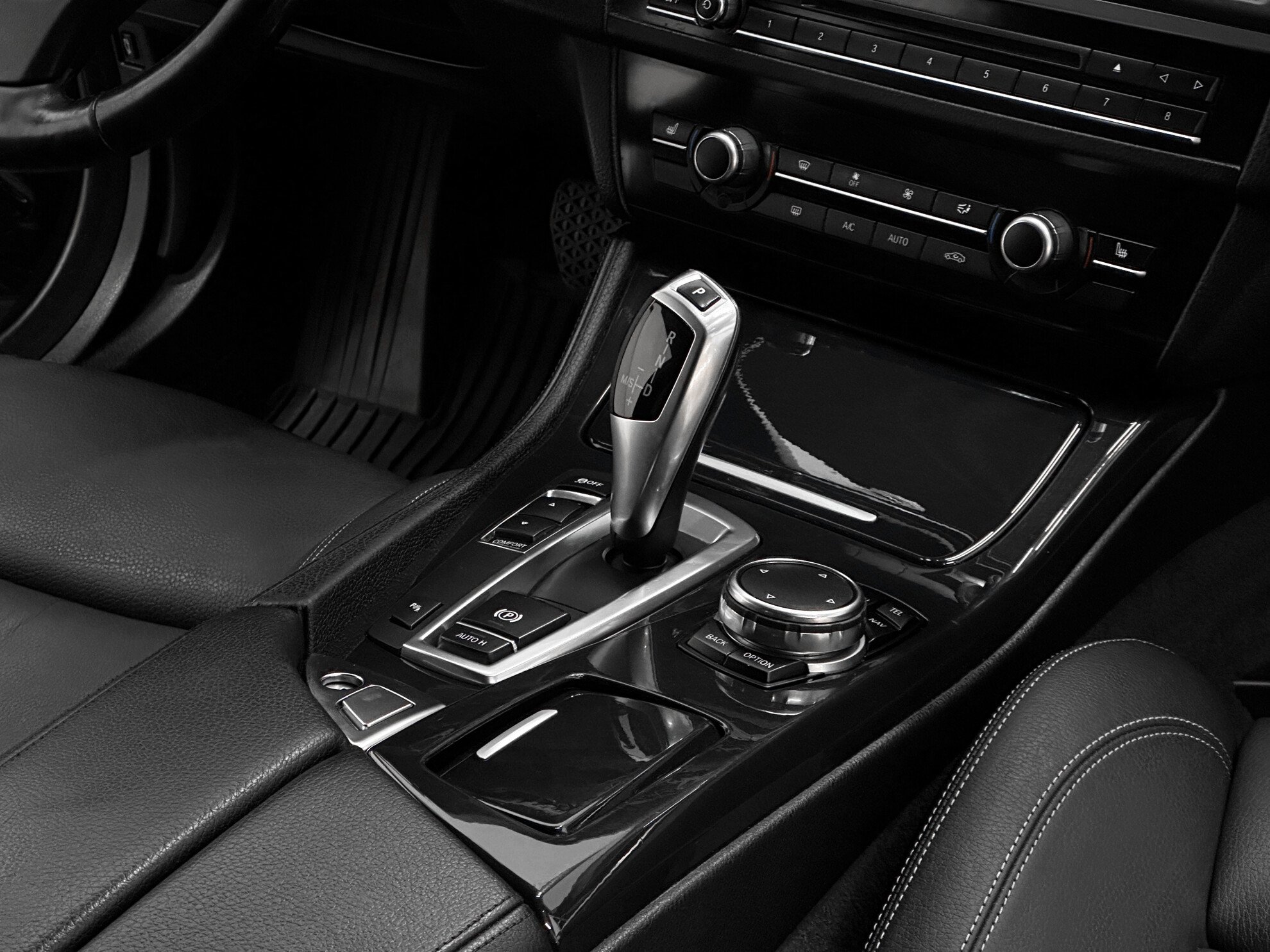 BMW 5 серии, VI (F10/F11/F07) Рестайлинг 520i 2.0 AT (184 л.с.)