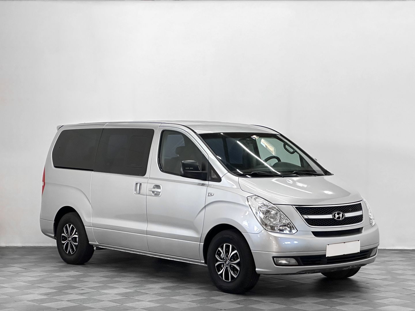 Hyundai Grand Starex, I 2.5d AT (174 л.с.)