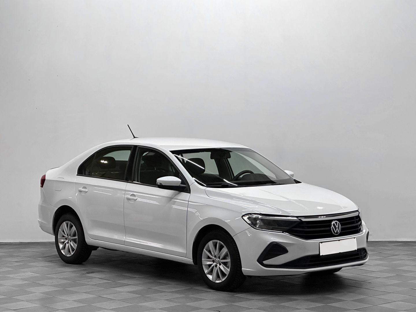 Volkswagen Polo, VI 1.6 AT (110 л.с.)