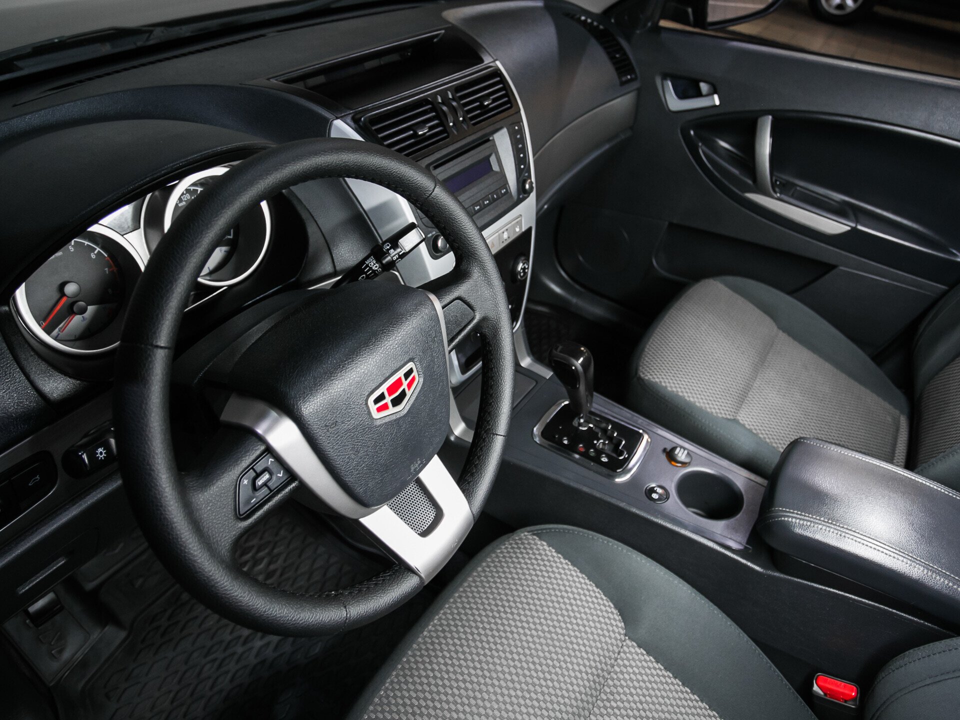 Geely Emgrand X7, I 2.4 AT (148 л.с.)