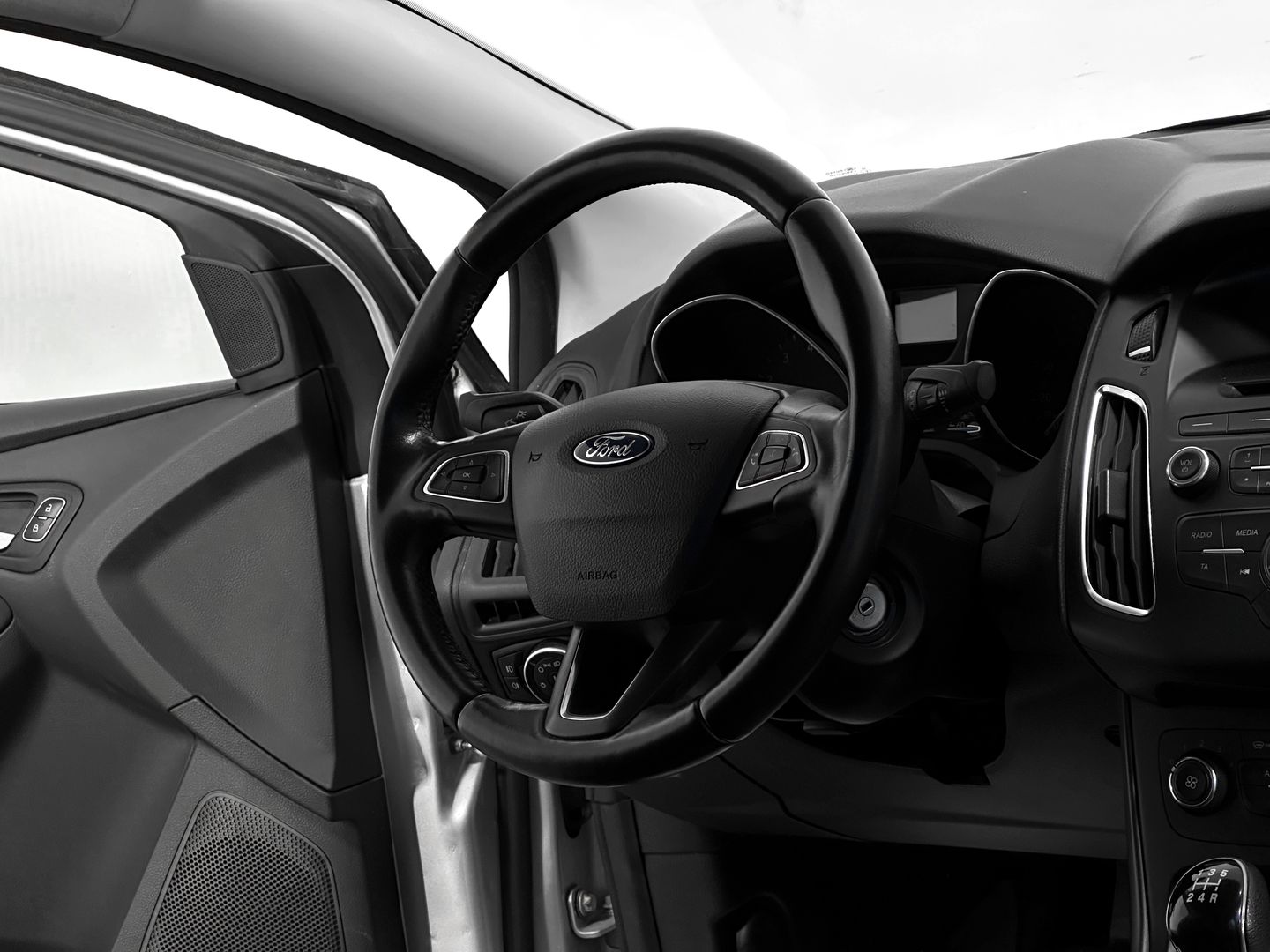 Ford Focus, III Рестайлинг 1.6 MT (105 л.с.)