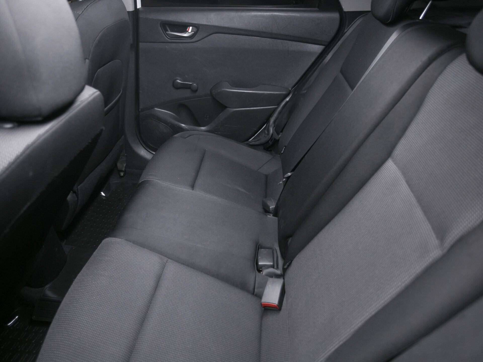 Hyundai Solaris, II 1.4 AT (100 л.с.)