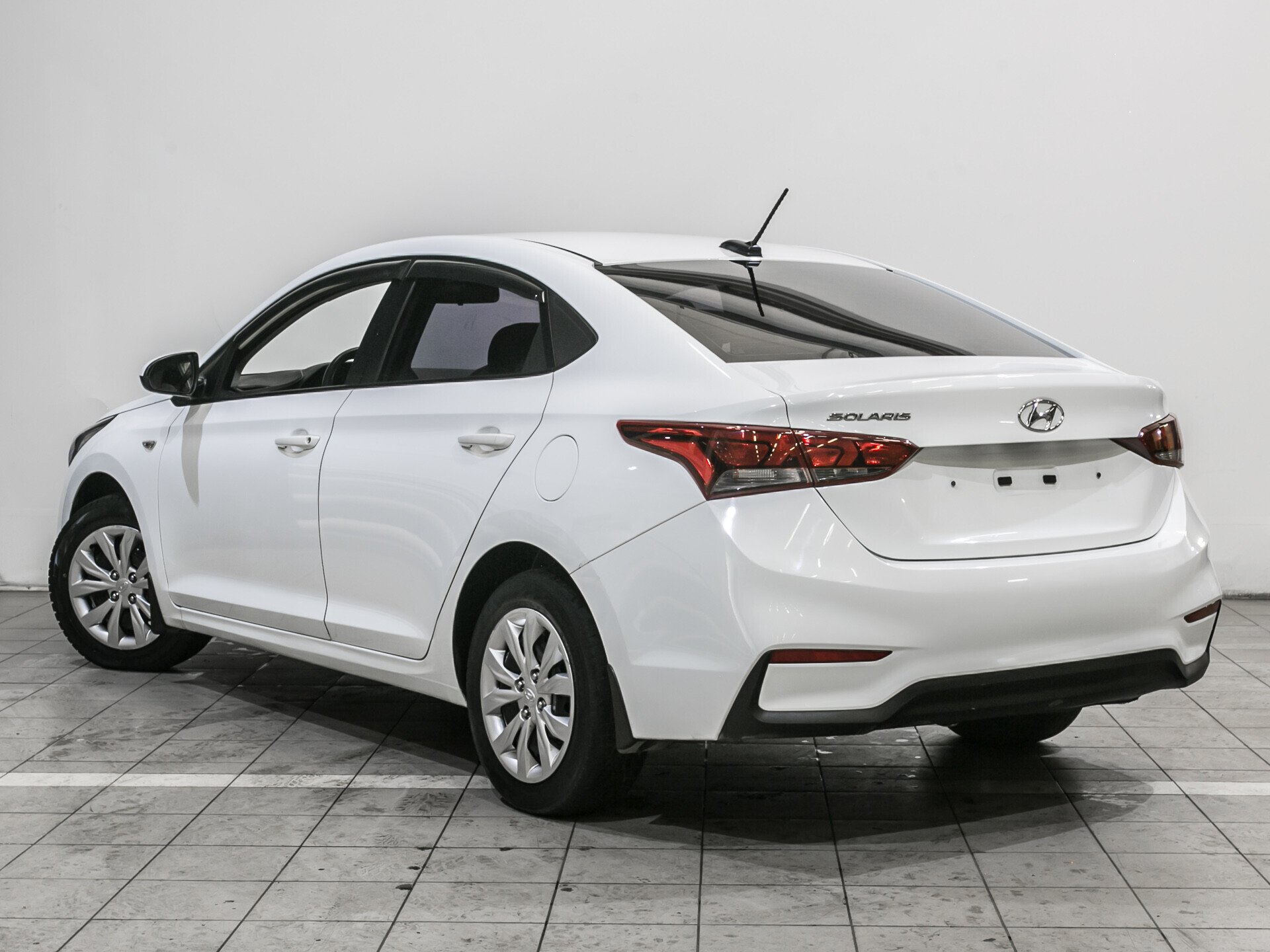 Hyundai Solaris, II 1.4 AT (100 л.с.)