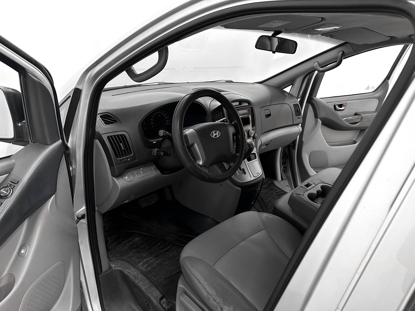 Hyundai Grand Starex, I 2.5d AT (174 л.с.)