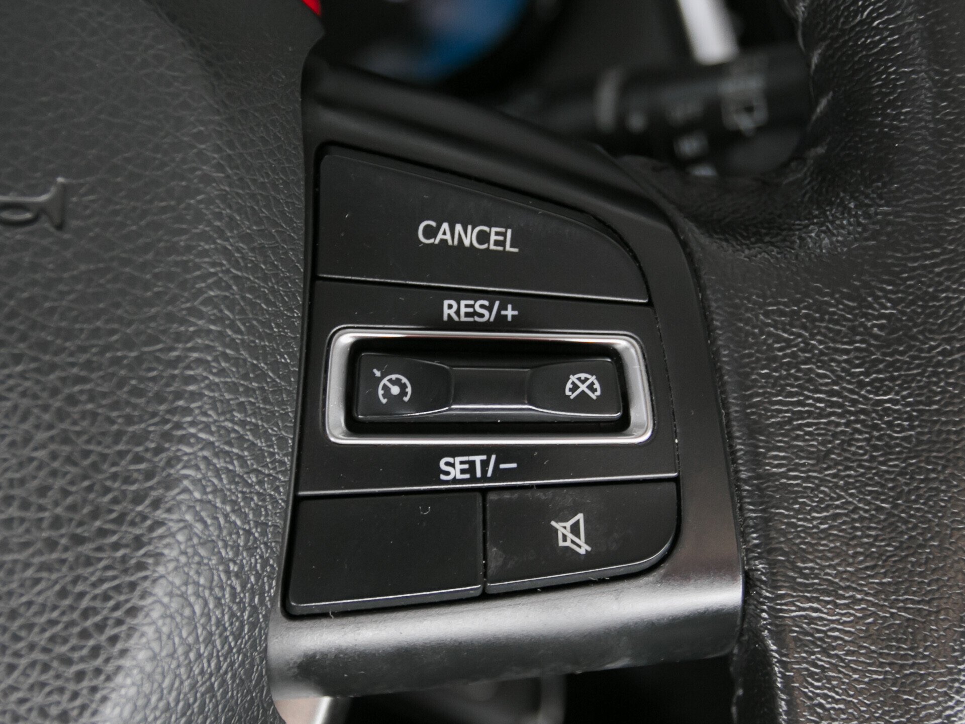 Dongfeng AX7, I 2.0 AT (140 л.с.)