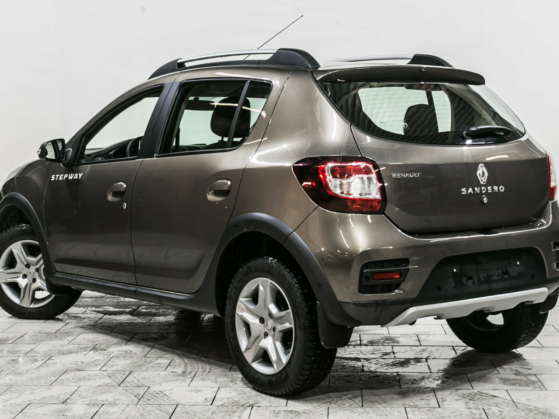 Renault Sandero, II Рестайлинг 1.6 AT (102 л.с.)