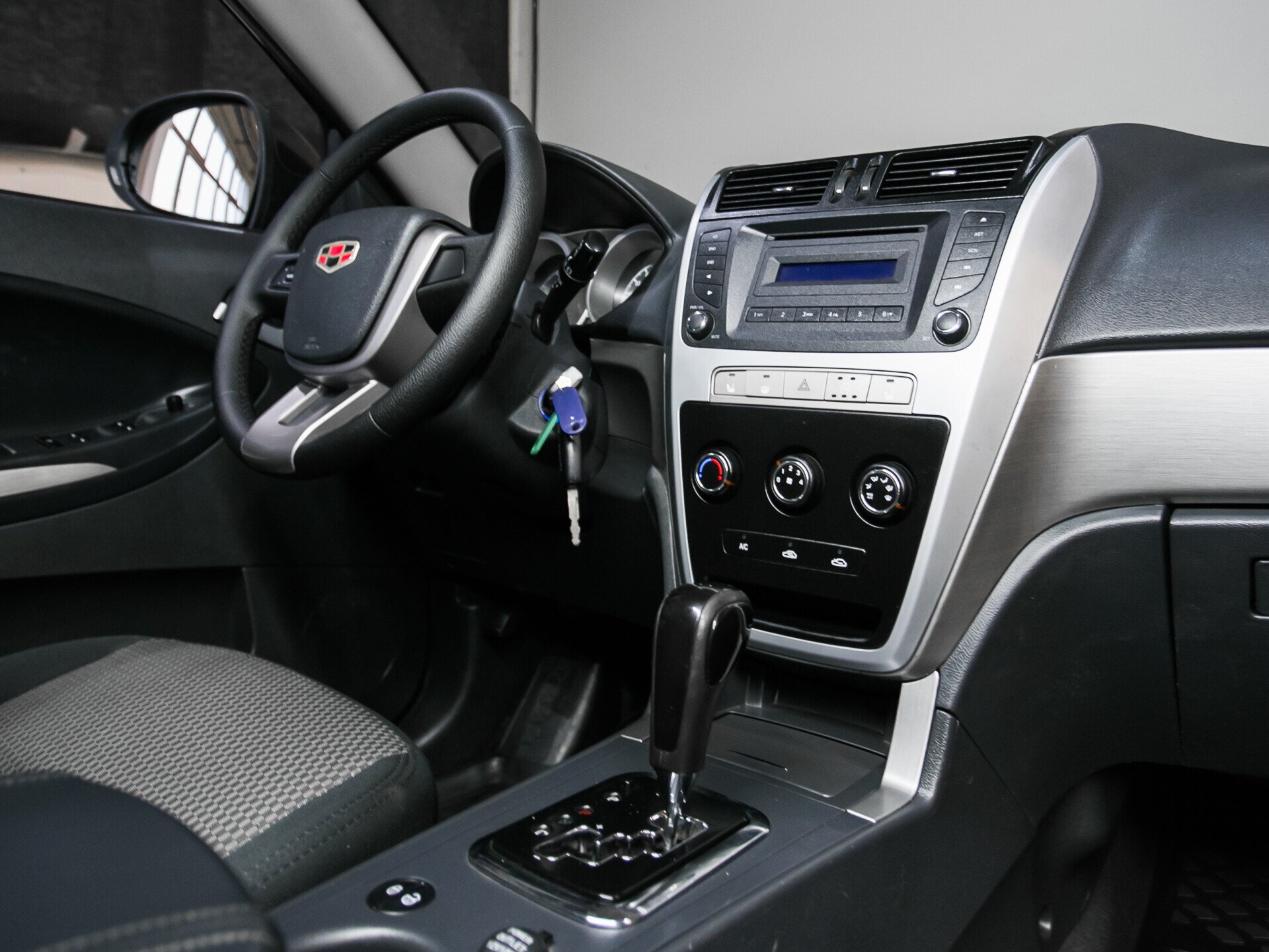 Geely Emgrand X7, I 2.4 AT (148 л.с.)