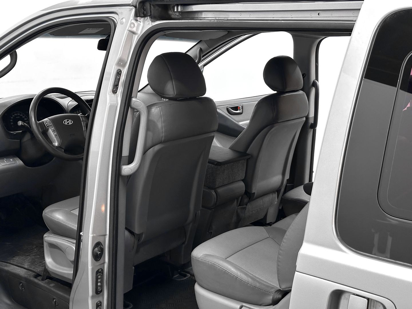 Hyundai Grand Starex, I 2.5d MT (145 л.с.)
