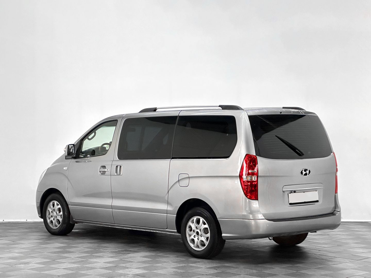 Hyundai Grand Starex, I 2.5d AT (145 л.с.)