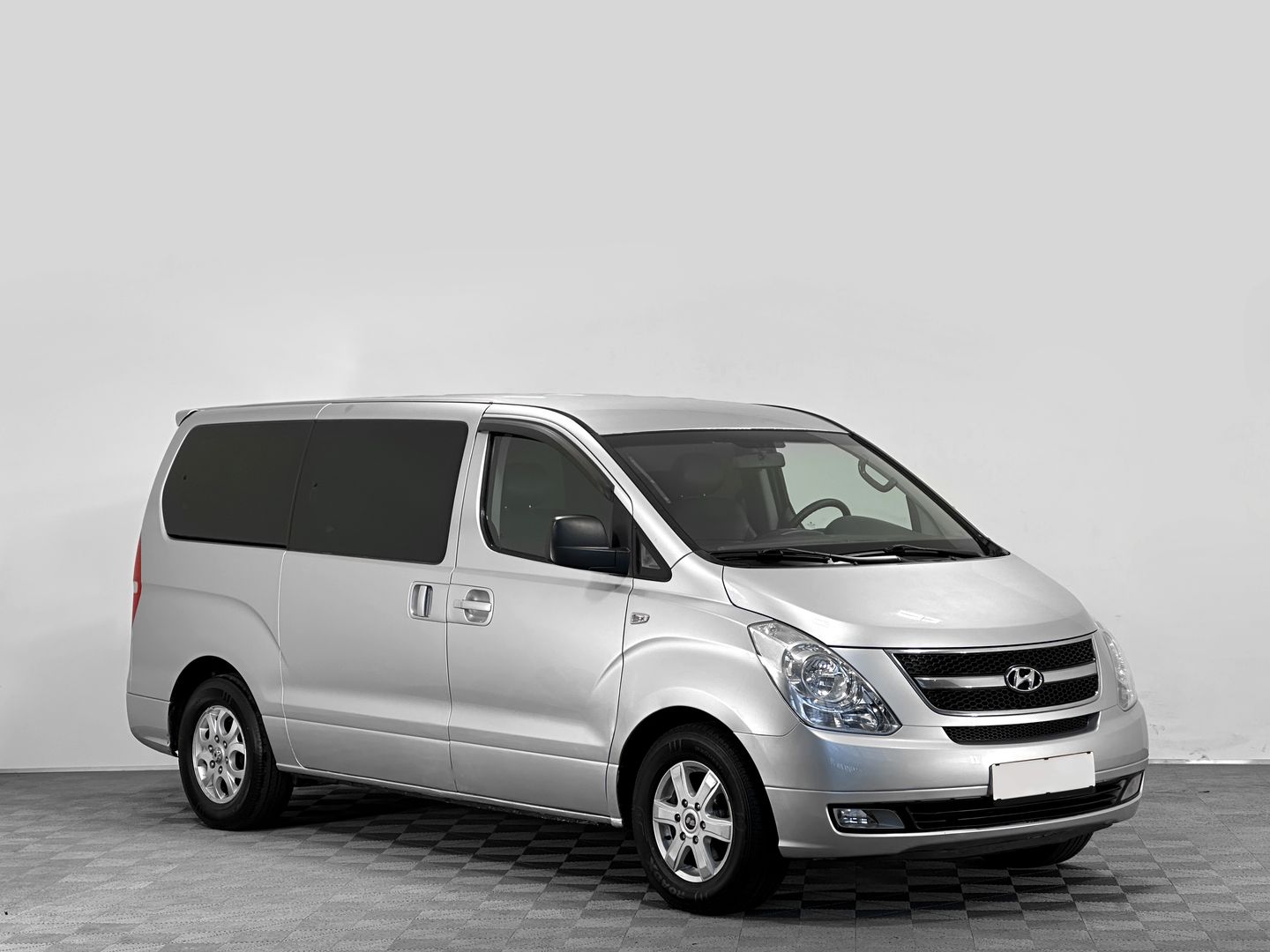 Hyundai Grand Starex, I 2.5d MT (145 л.с.)